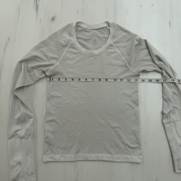 Lululemon Swiftly Tech Long Sleeve - White - size 4 - Picture 4 of 4